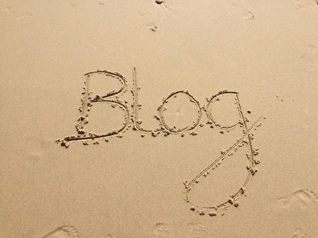 The word "Blog" written in sand.